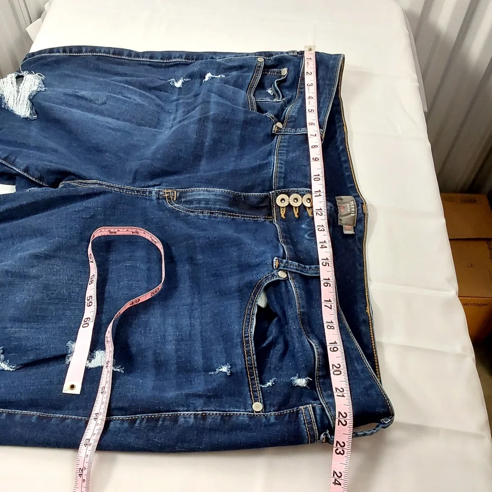 Torrid  Super Soft  Destructed Jegging